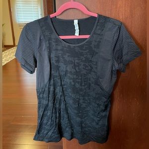 Lululemon tee